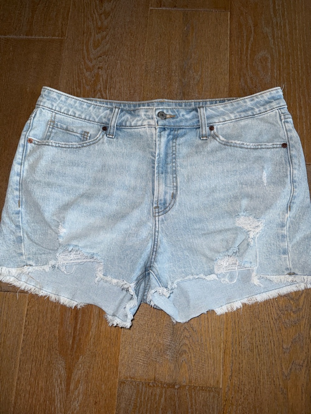 Old Navy Light Wash Distressed Denim Shorts - Women